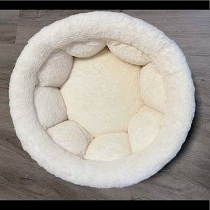 Best Friends Cuddle Cup dog bed
